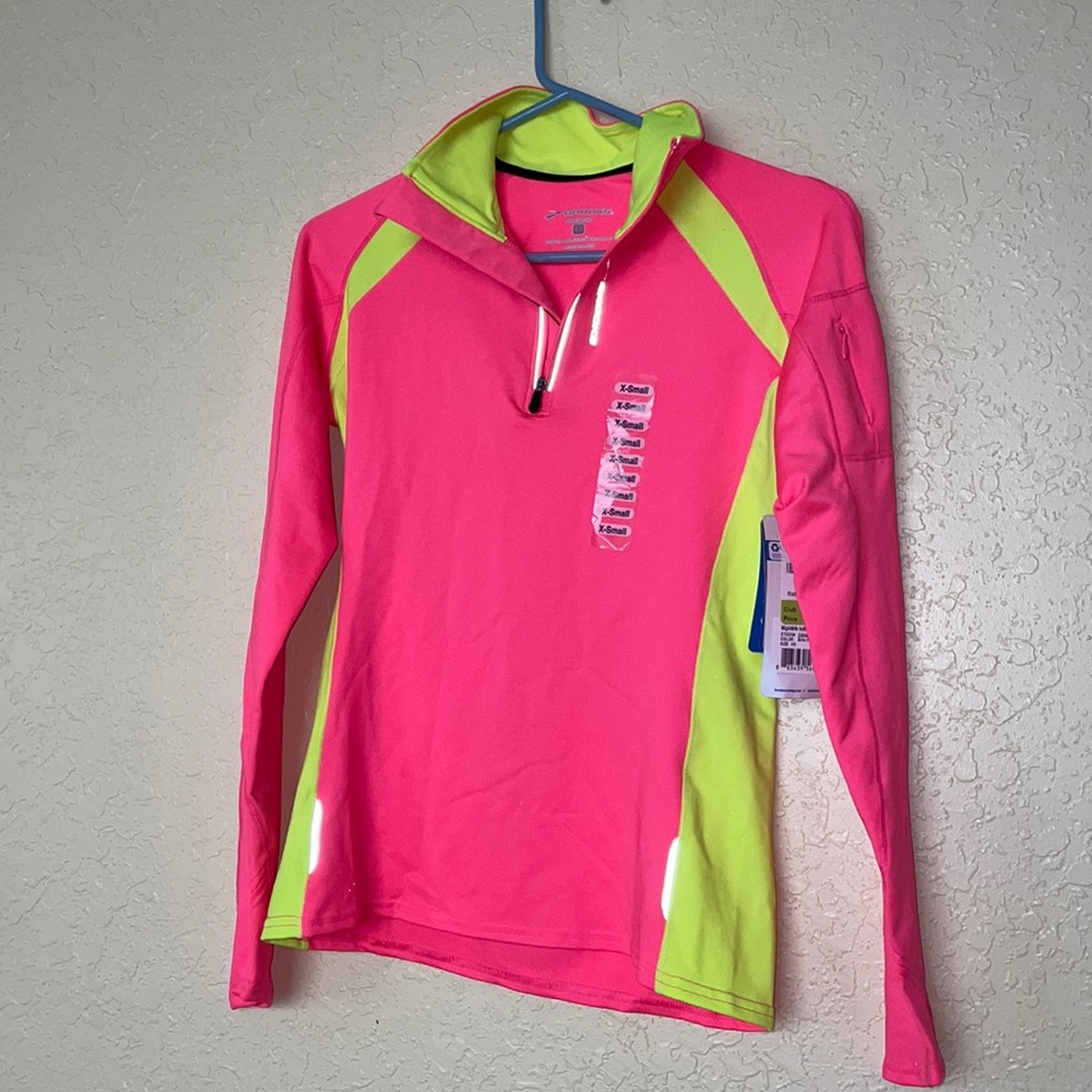 Brooks Infiniti woman pullover